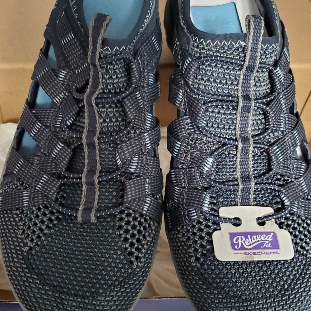 BNIB Sketches foam relaxed fit shoes
